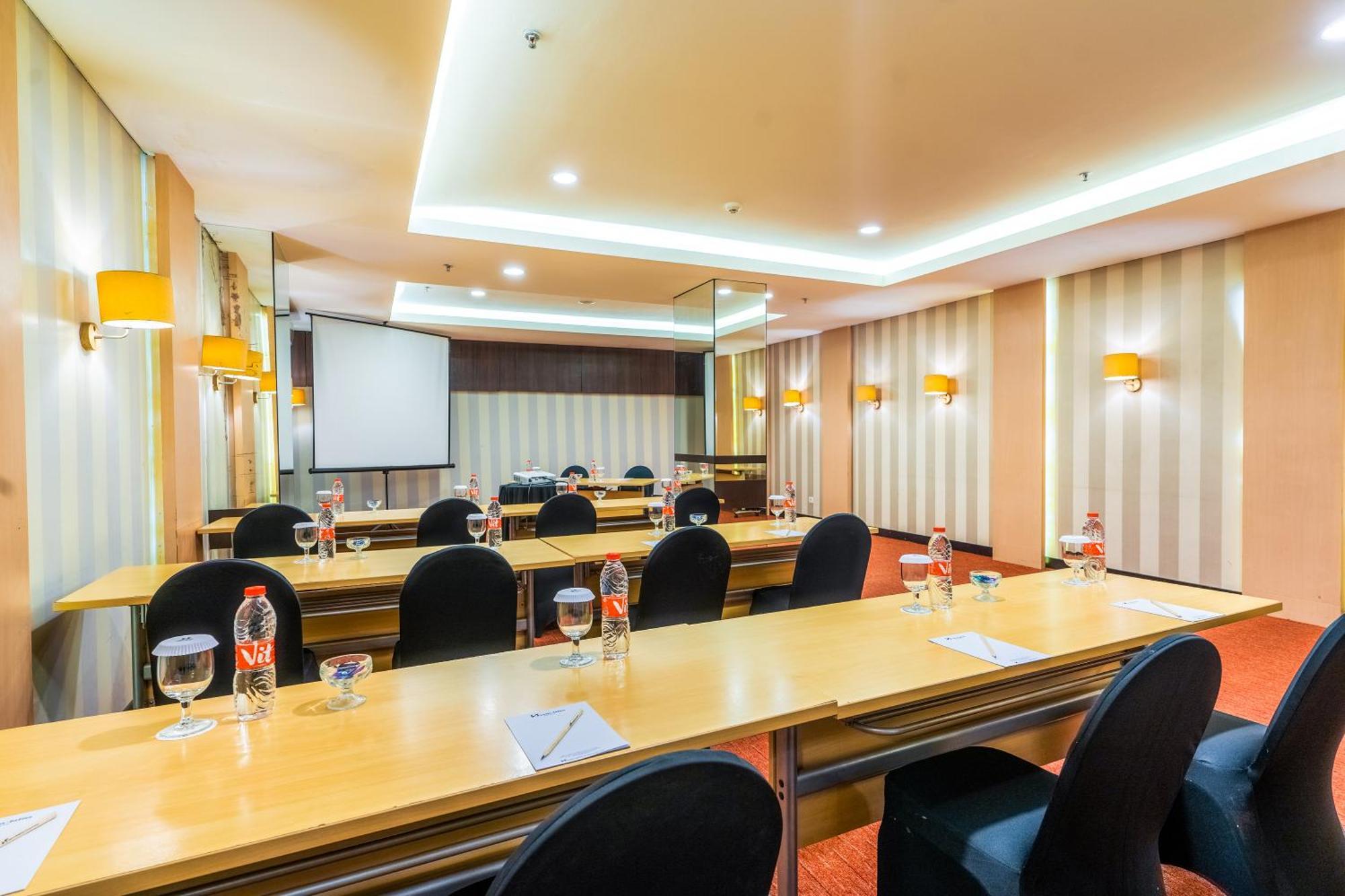 Swiss-Belinn Malang Exterior foto